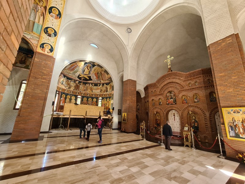 Interior biserica noua Curtea de Arges