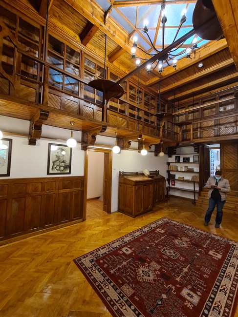 Biblioteca conac familia Bratianu
