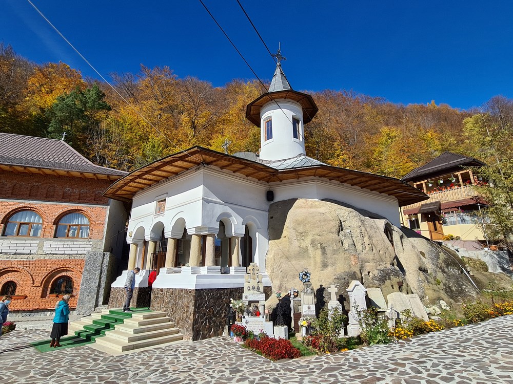 Manastiri rupestre Arges manastirea Namaiesti