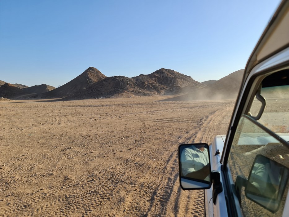 Desert drive Tanoura