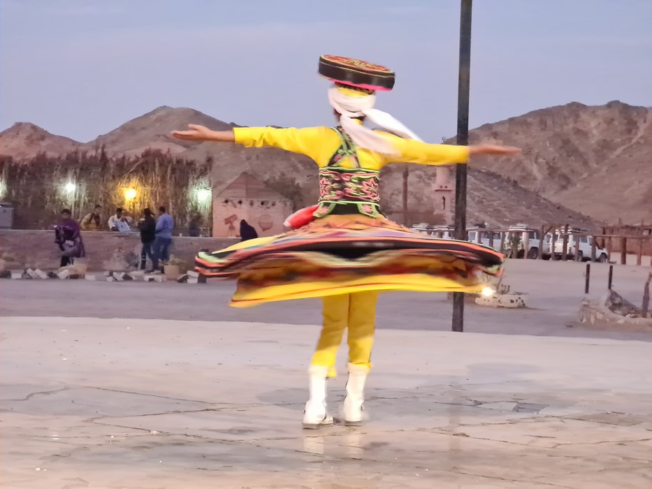 Tanoura dance