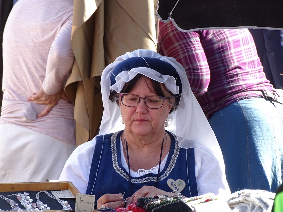 Costum epoca