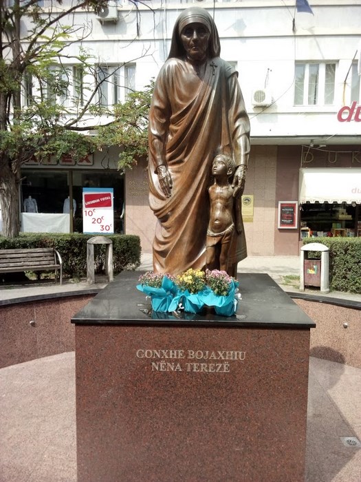 Statuia Maica Teraza Kosovo