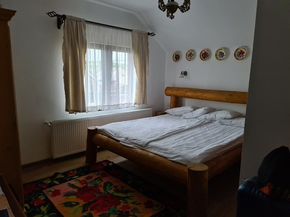 Camera cu toluri