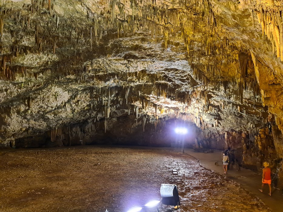 Drogarati Cave