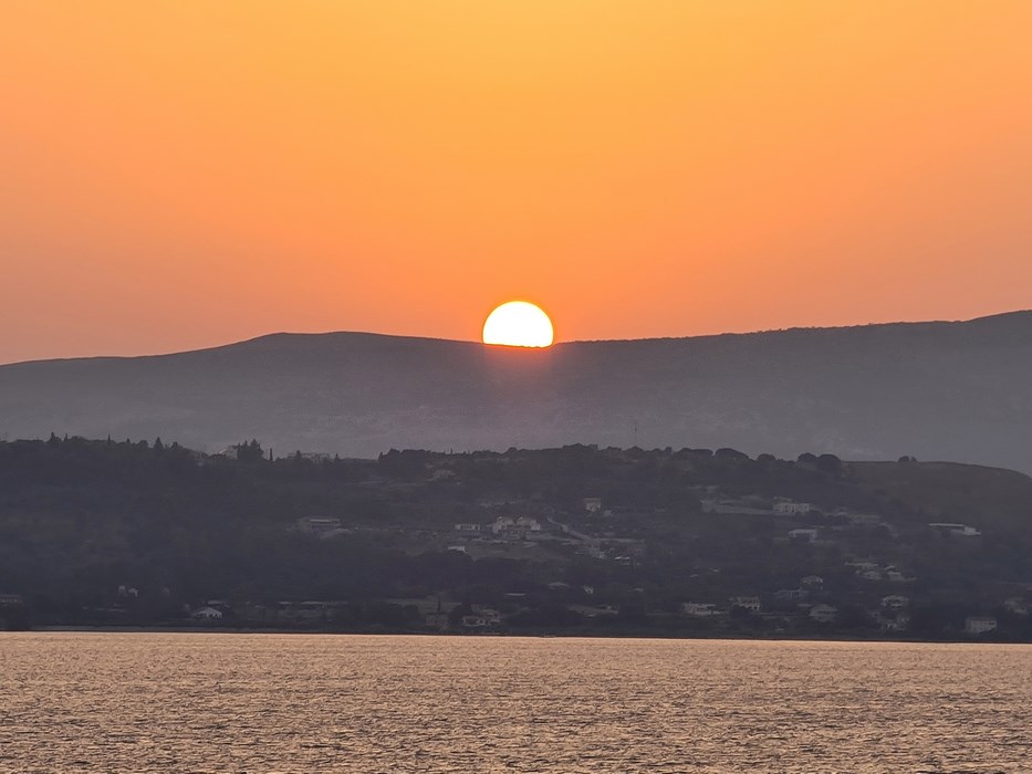Sunset Hotel Lassi
