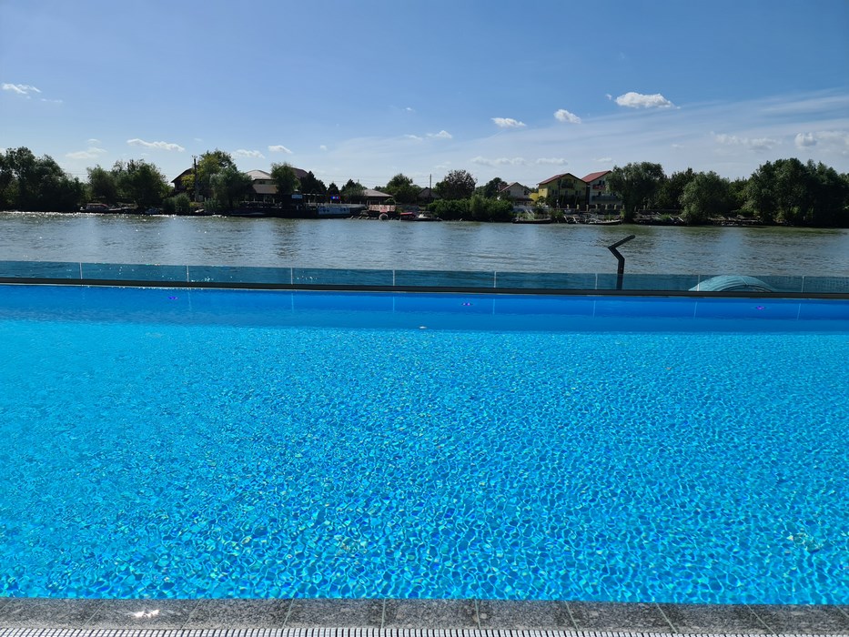Piscina infinita