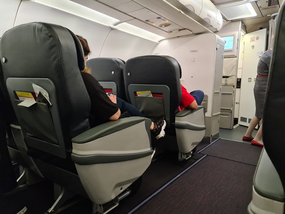 In avion B