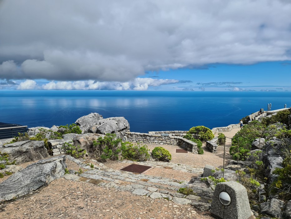 Sus pe Table Mountain