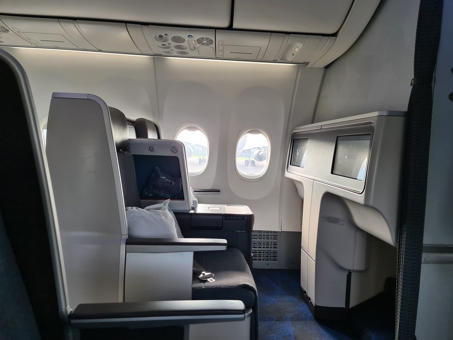 Scaun business class Fly Dubai