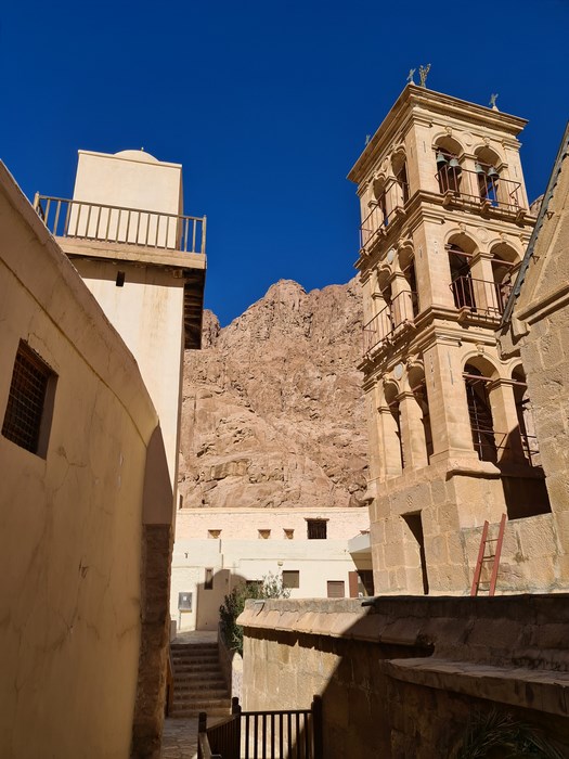 Minaret si clopotnita