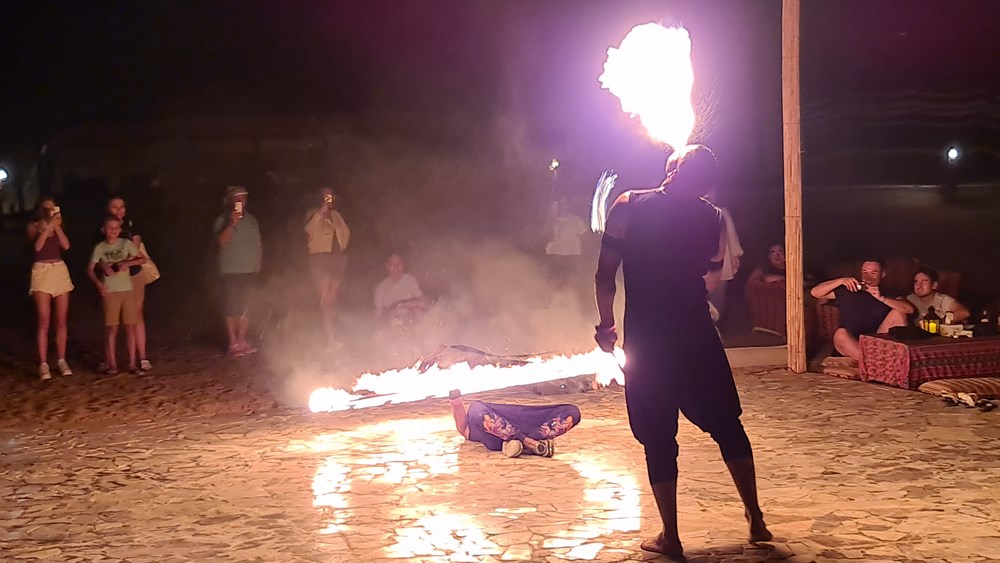 Dans cu foc