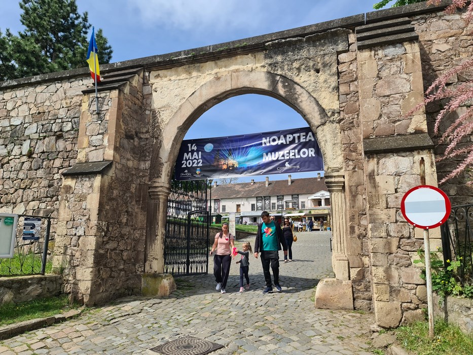 Intrarea la castel