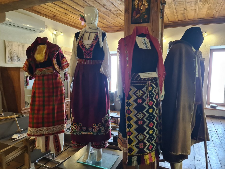 Costume traditionale bulgaresti