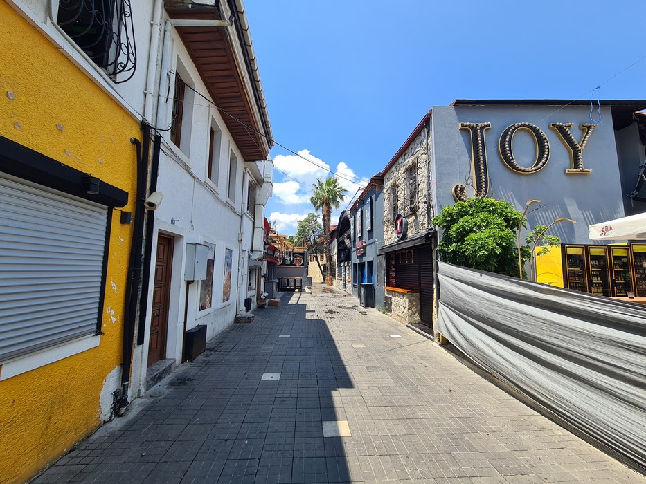 Bar street ziua