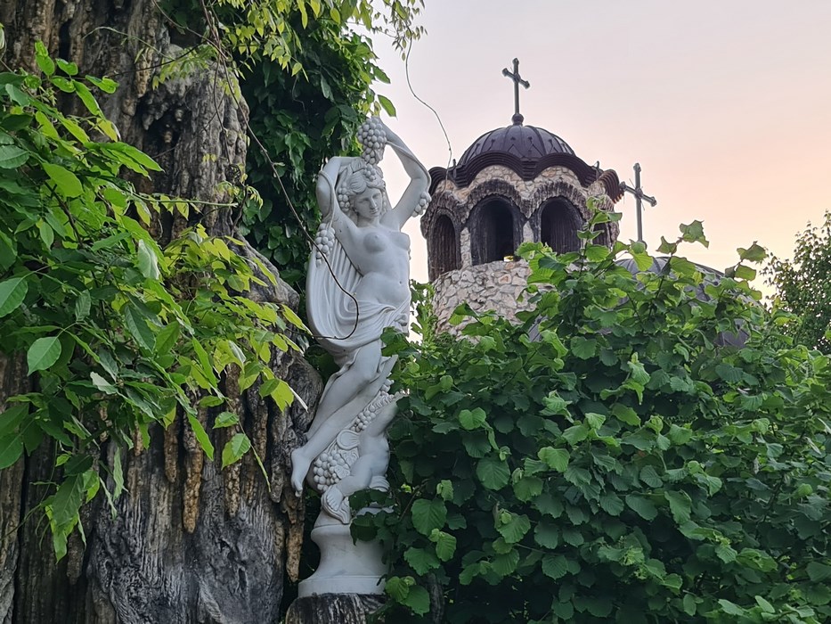 Biserica Ravadinovo