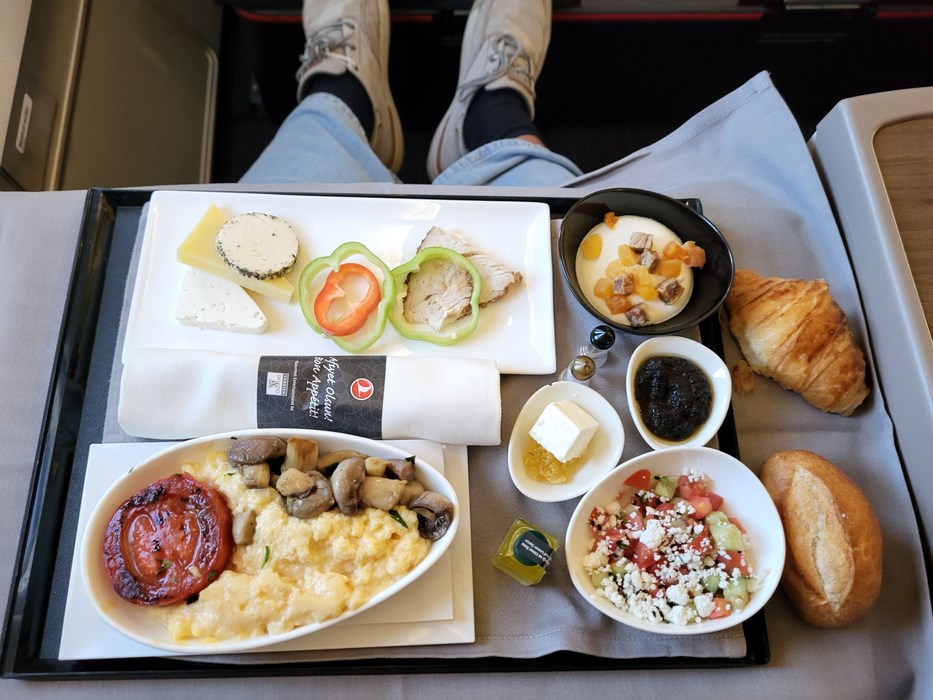Mic dejun Istanbul Bucuresti Turkish Airlines