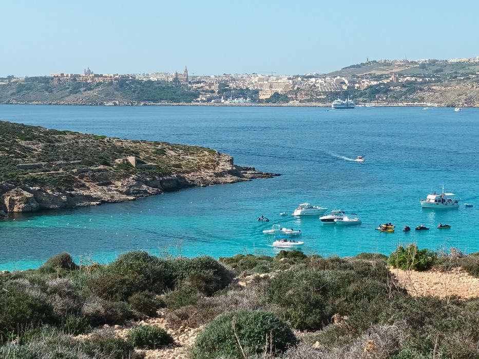comino laguna albastra