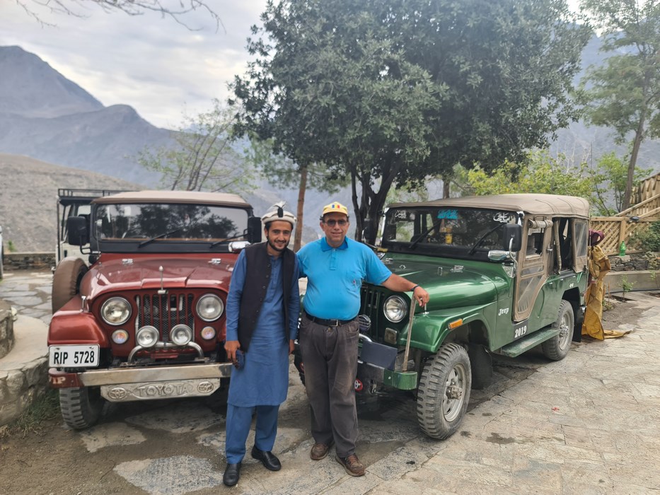 Jeep uri Kalash Valley