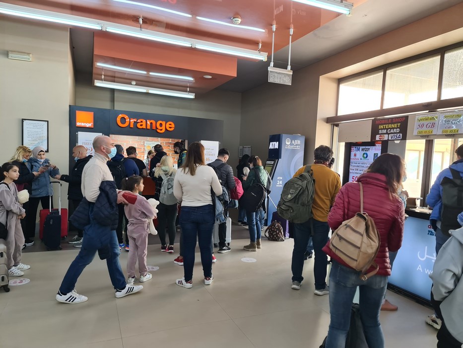 . Aeroport Aqaba Orange stand