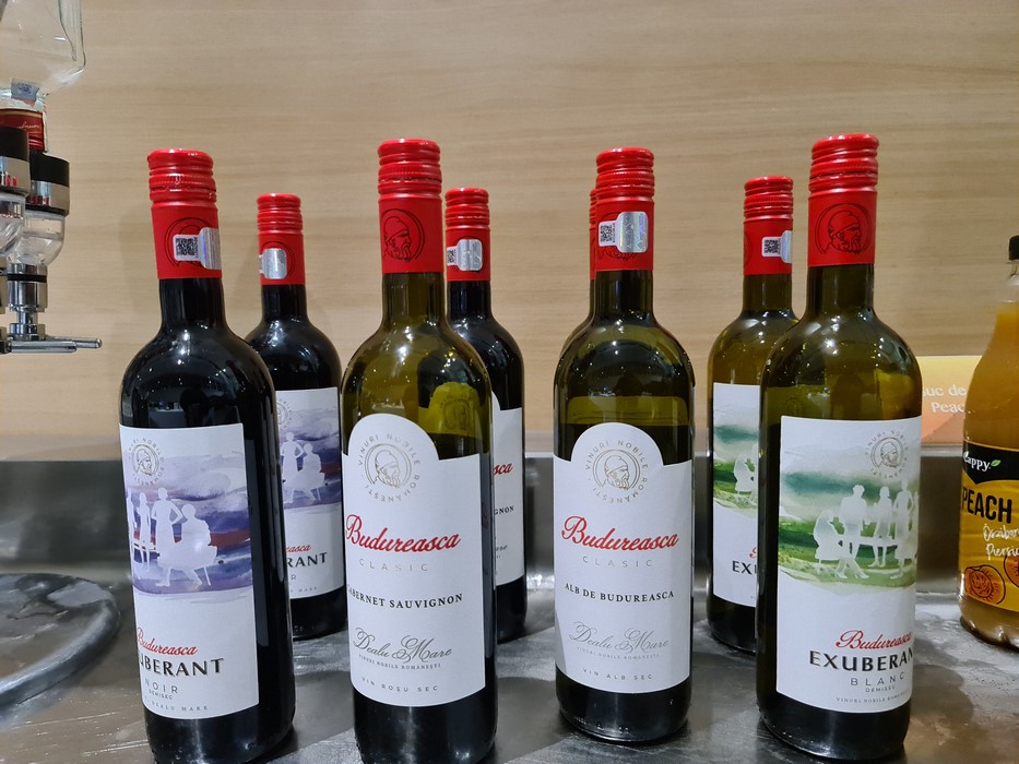 Vinuri in business lounge