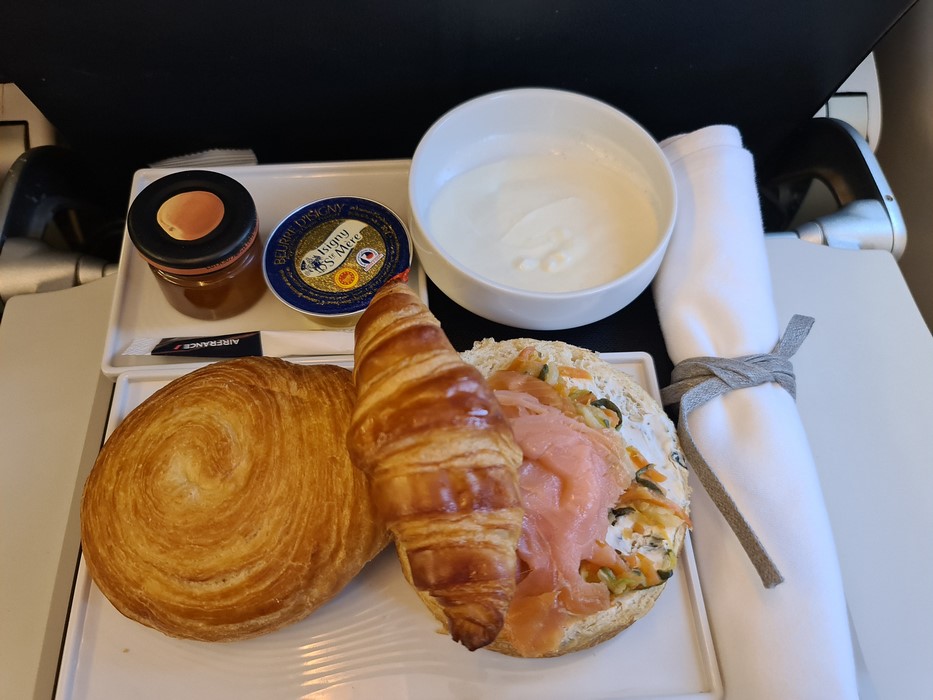 Mic dejun business class Air France Paris Marrakech