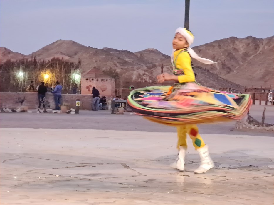 Dansatoare tanoura