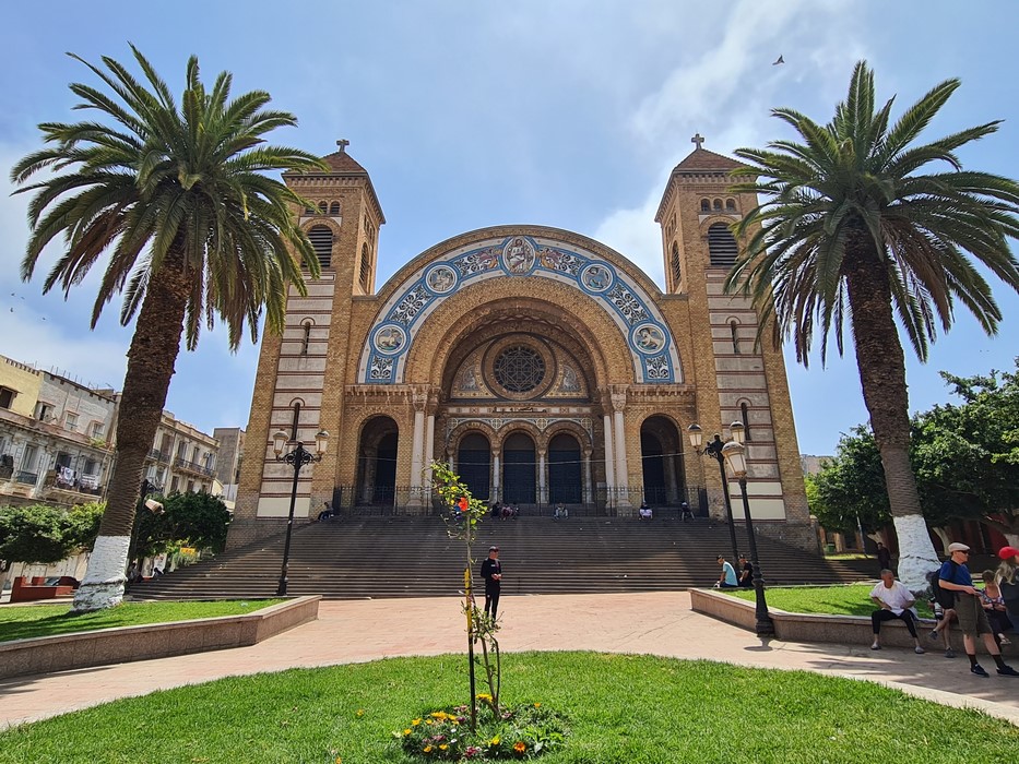 Biblioteca biserica Oran Algeria