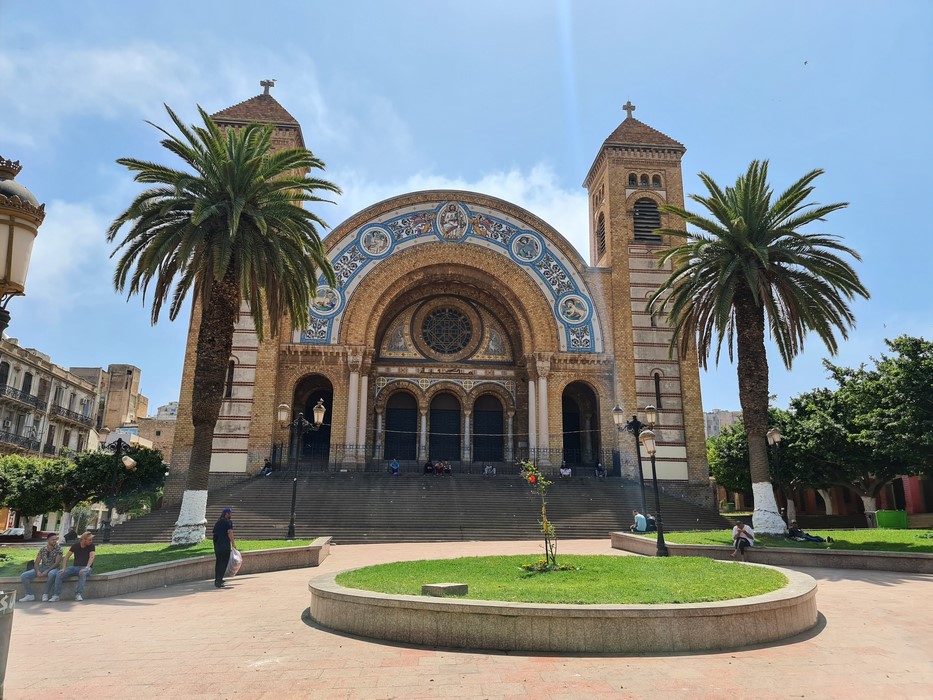 Biblioteca biserica Oran