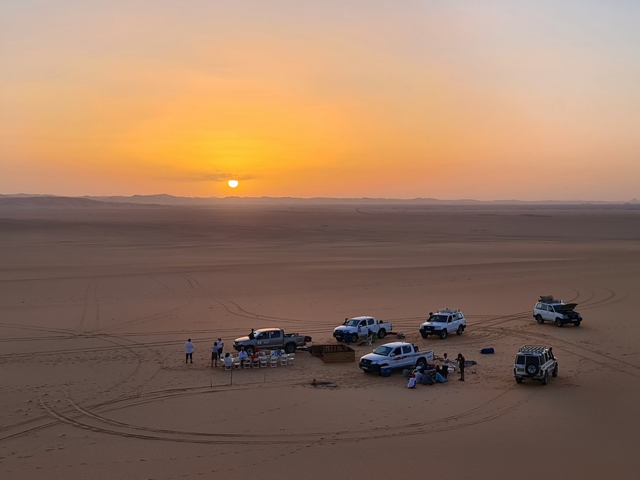 Apus de soare in desert