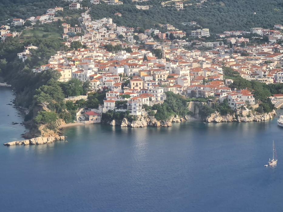 Skiathos town imagine din avion