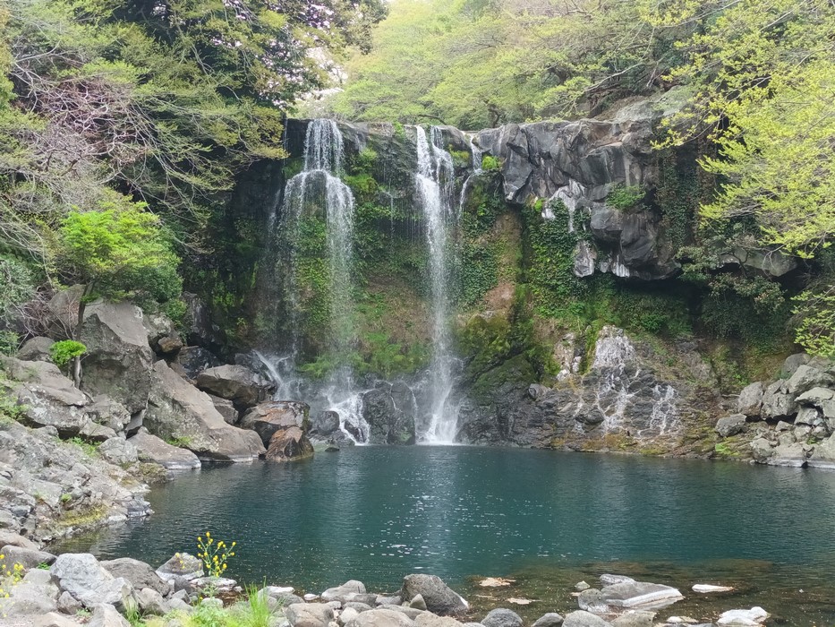Jeju cascadele Cheonjeyeon