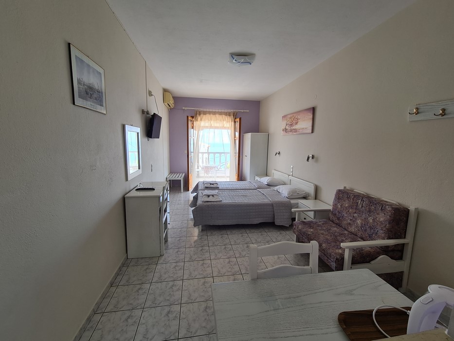 Camera Elena Studios Alonissos