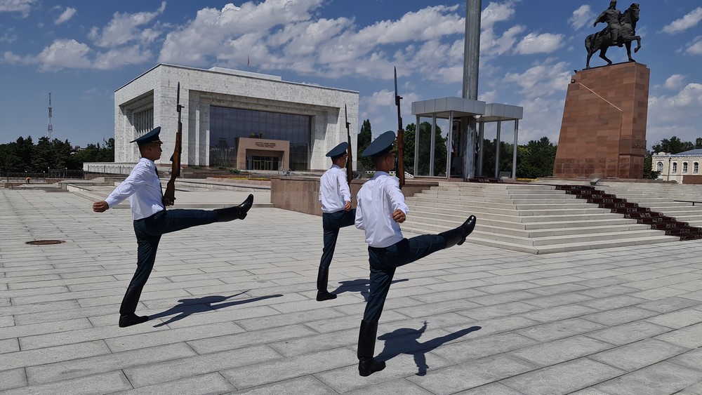Schimbare garda Bishkek