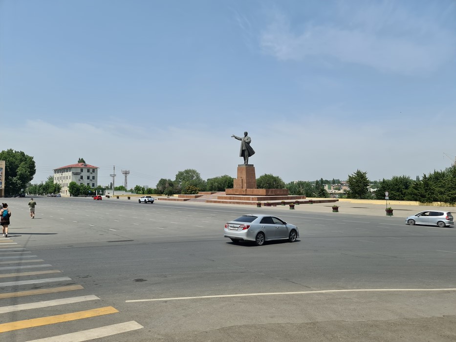 Piata centrala Osh