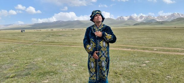 Costum kyrgyz