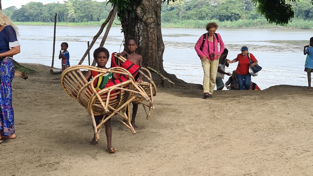 Toata lumea munceste