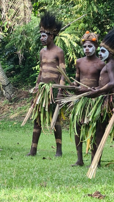 Dans Papua