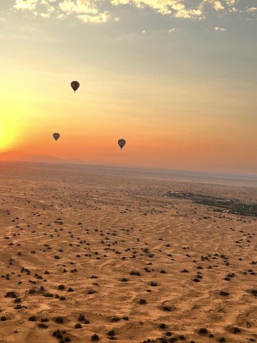 Balon la rasarit de soare