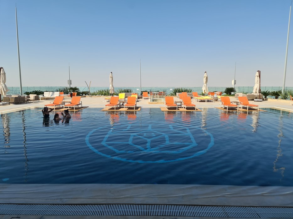 Piscina Hotel Bentley Doha