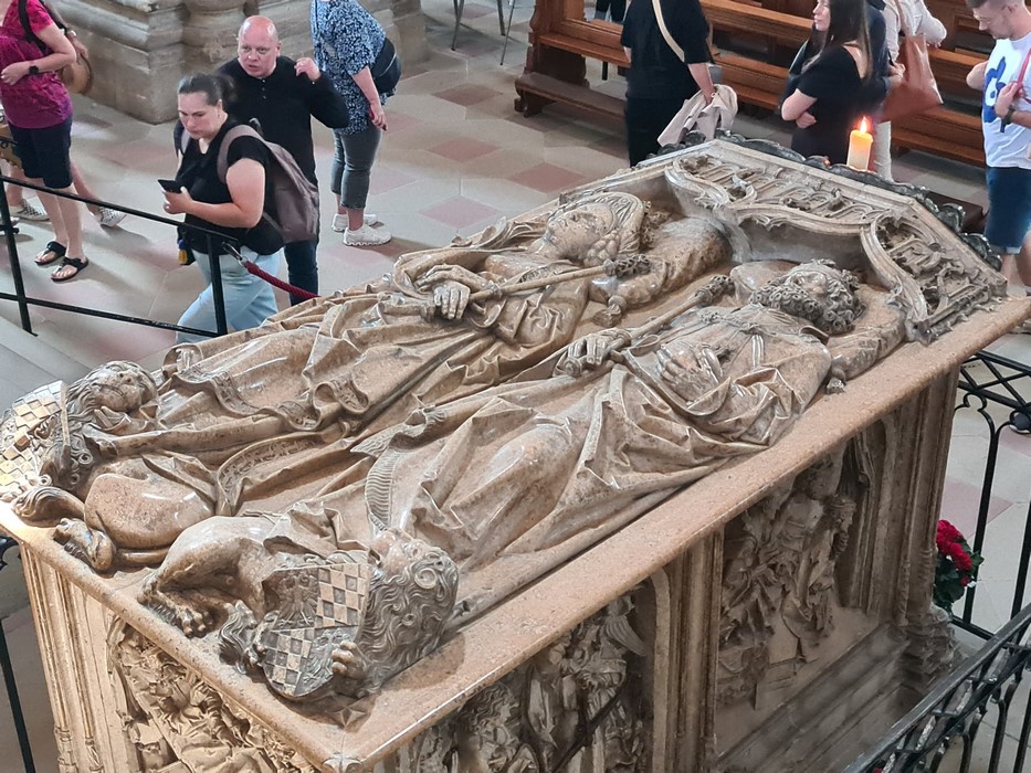 Morminte imparati germani
