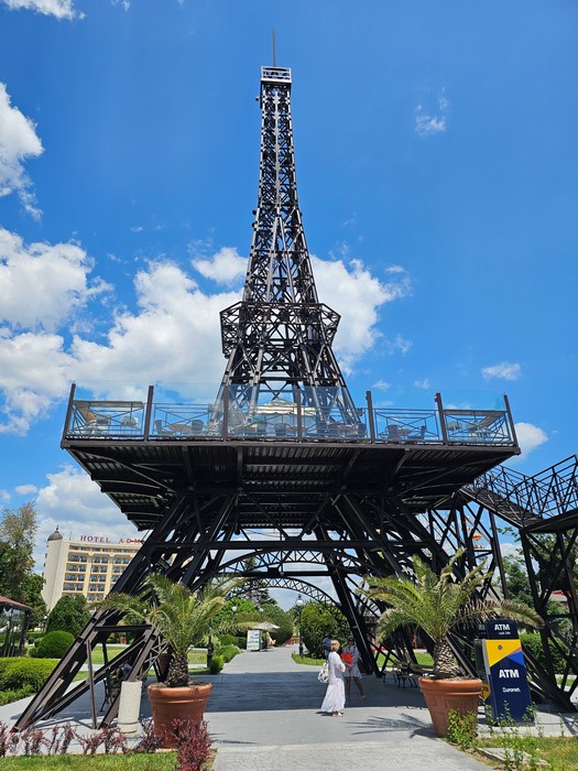 Turnul Eiffel Nisipurile de Aur