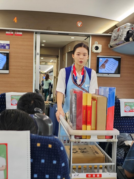 Seriviciu la bord tren China