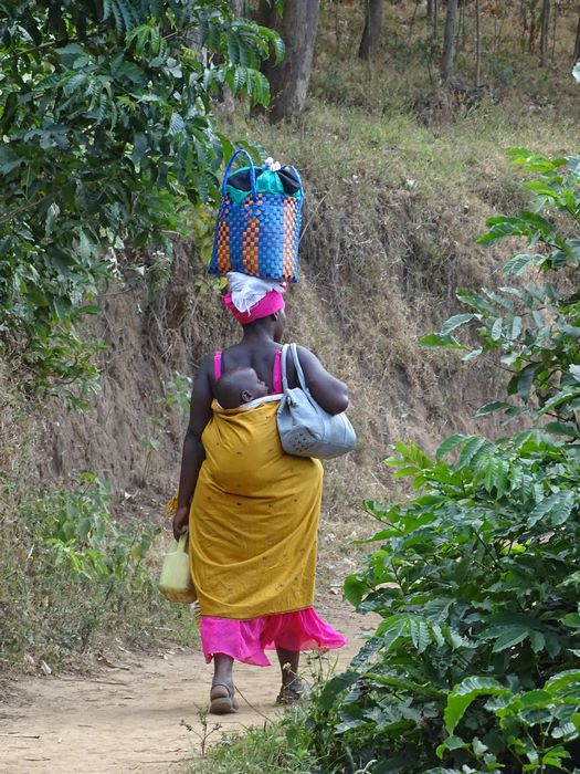 Femeie transport pe cap