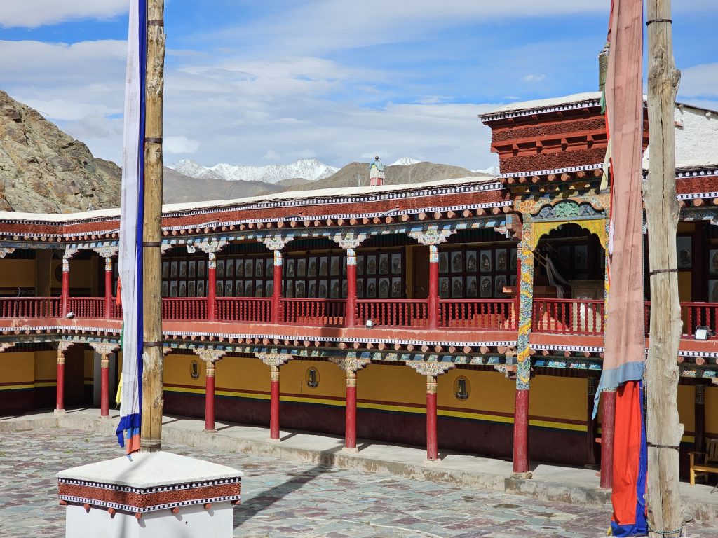 Curte interioara Hemis