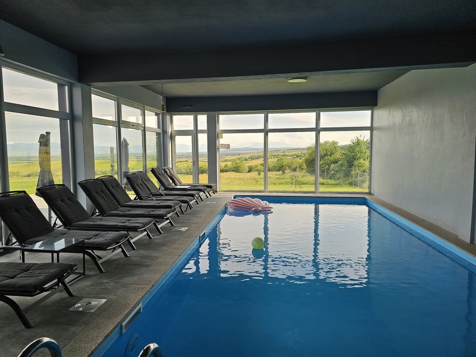 Piscina interioara