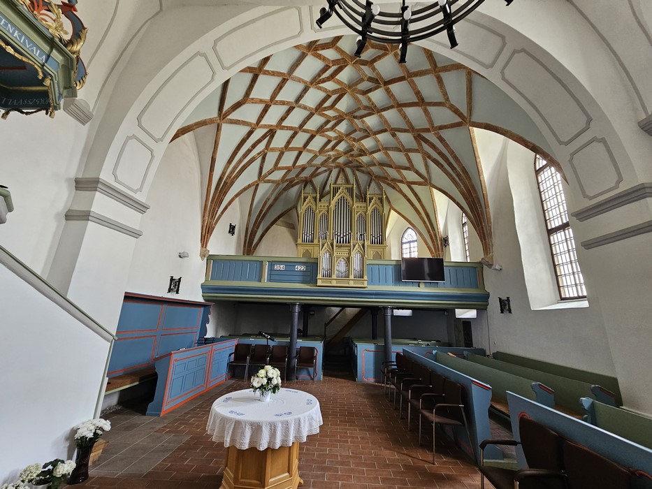 Interior biserica reformata Sf Gheorghe