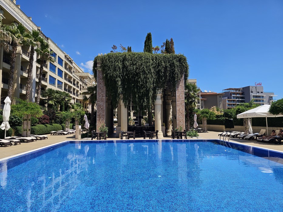 Piscina la bar