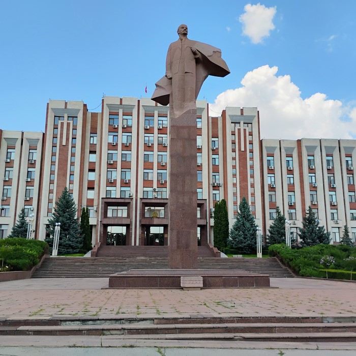 Tiraspol Guvernul transnistrian cu statuia lui Lenin